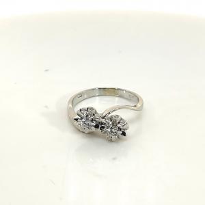 Anello in oro con diamanti 